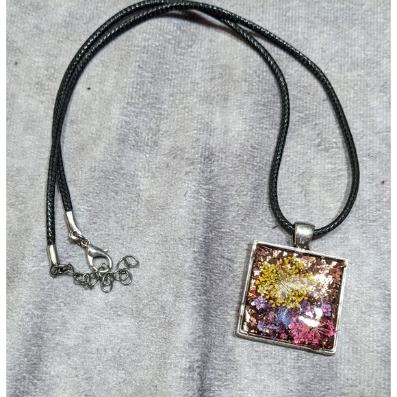Handmade Pressed Flower And Glitter Under Resin Pendant Necklace - Picture 5 of 5